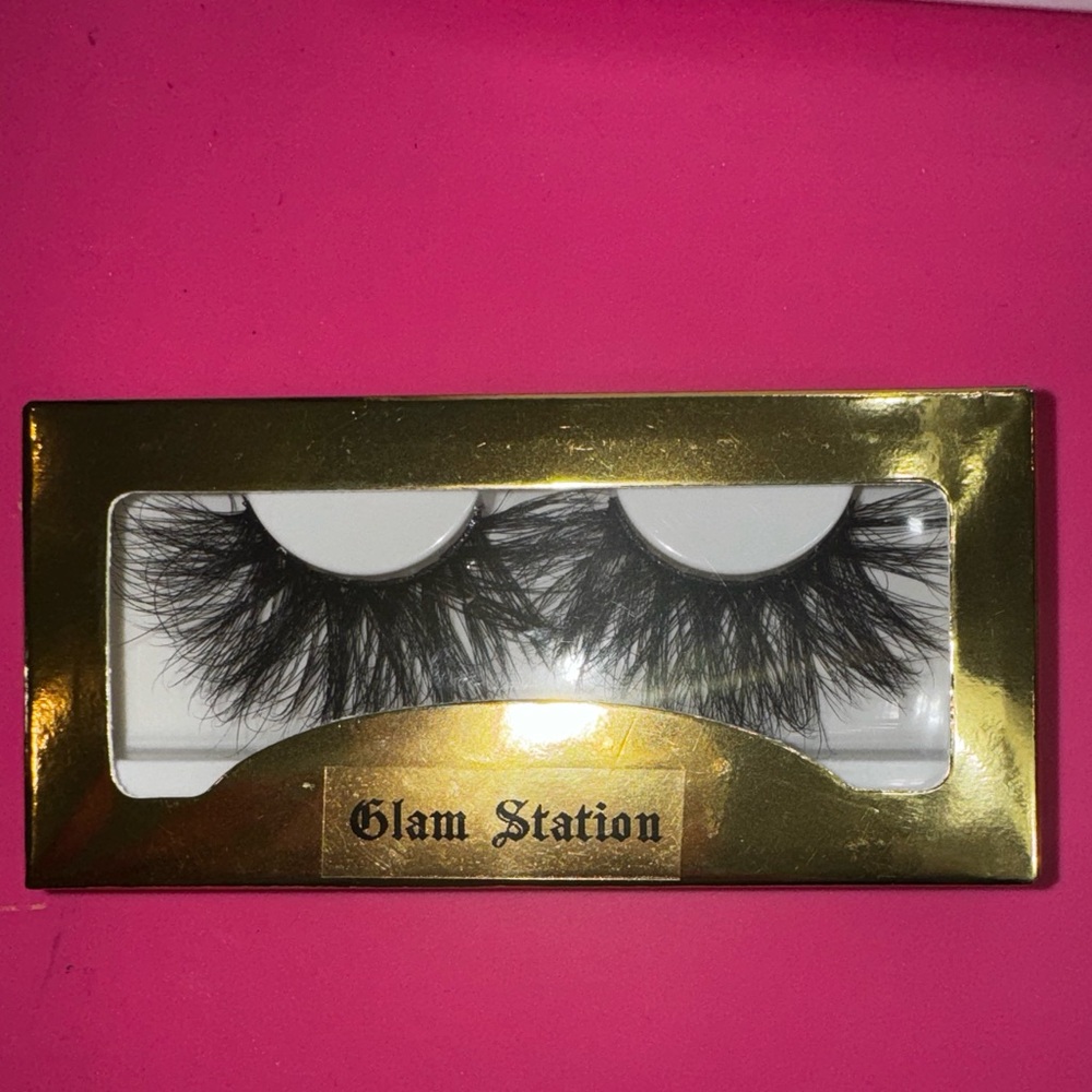 LASHES - Includes 5 pair !!! - Picture 2 of 3